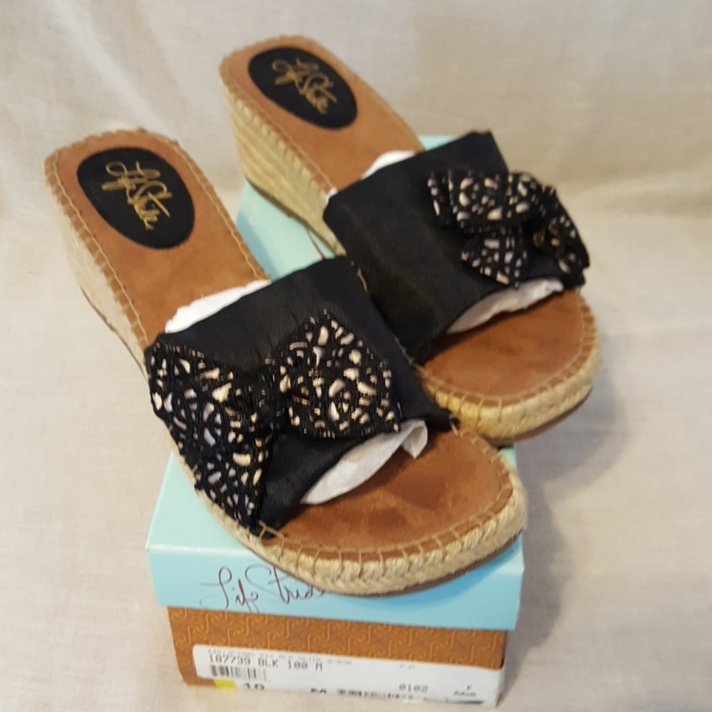 Lifestride slip in wedge silk with bow on top